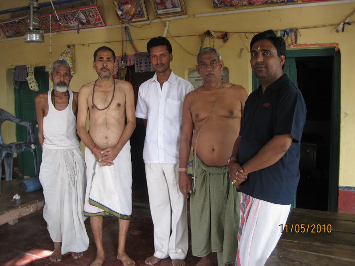 Adiyen with devotees at Vedashira ashram
