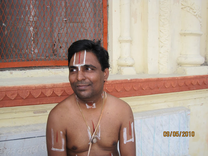 adiyen+at+Guptar+ghat