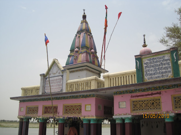 Hanuman temple on the banks of Ganges,Srungaberipur