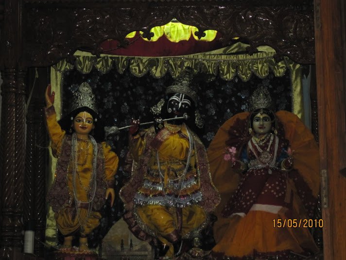 Radha-Krishna at Gaudiya Mutt, Allbd