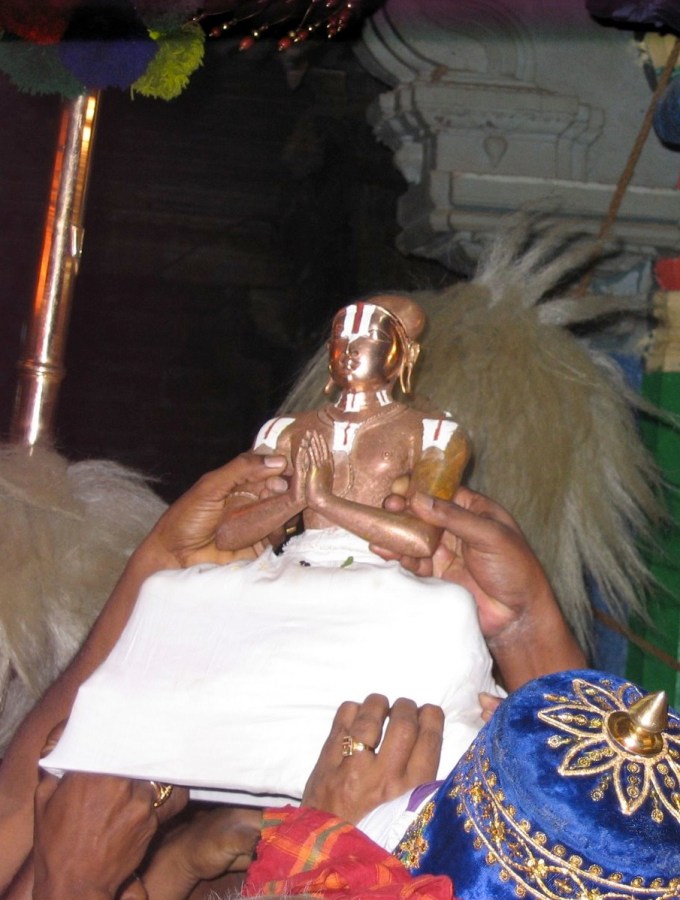 Azhvaar being brought