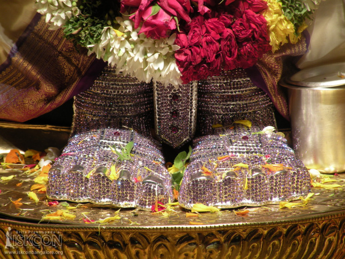 suprabhatam-seva-lord-balaji-iskcon-temple